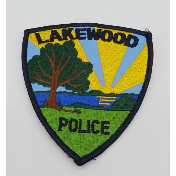 Lakewood Police Patch Illinois Tree Sun Lake Design Collectible - Picture 1 of 3